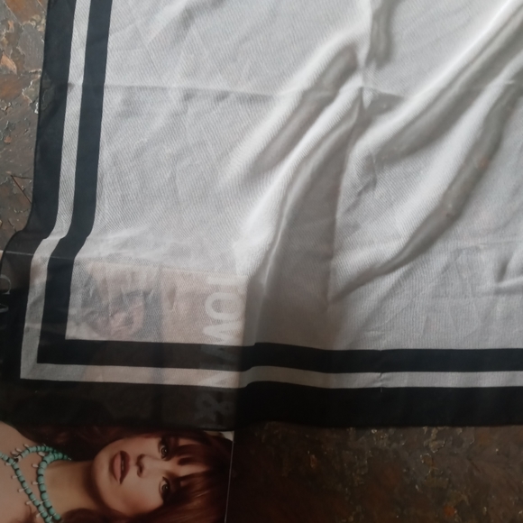 Set Two Scarf - Picture 6 of 6